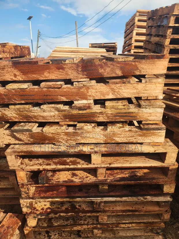 2ft x 2ft Wooden Pallets - 1
