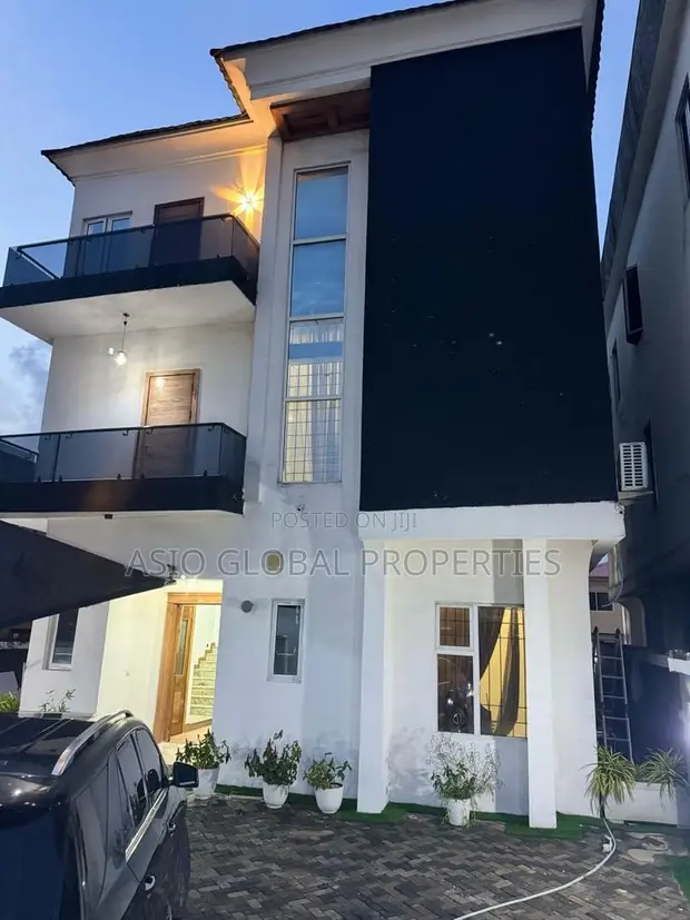 5 Bedroom Self Compound with Pool, Cinema, PS5 in Lekki Phase 1 - 1