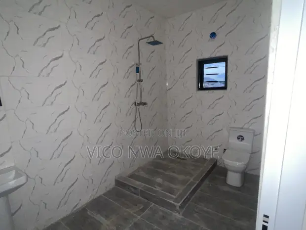 2 Bedroom Penthouse don haya a Seman Estate, Lugbe - 1