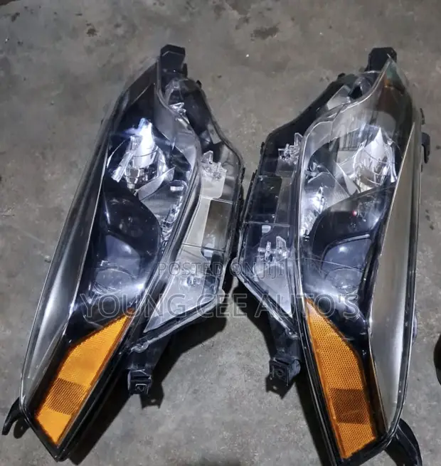 Toyota Corolla Headlights (2014) - 1