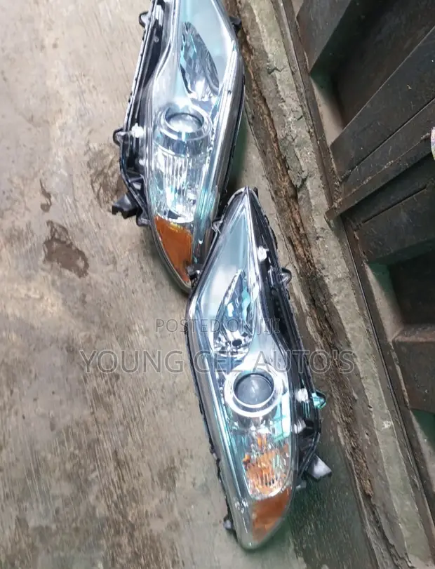Toyota Avalon Headlights (Used) - 1