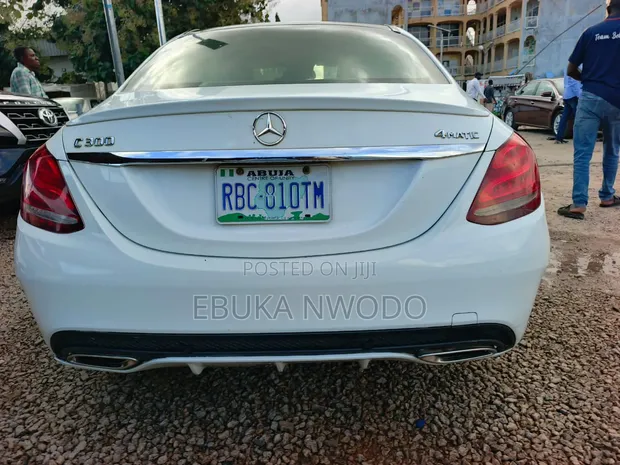 Mercedes-Benz C300 2016 Fari - 1
