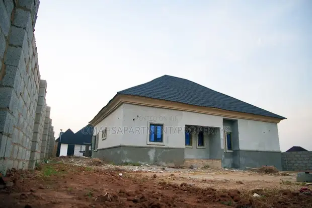 Gidan Bungalow 3 Bedroom Don Siyarwa a Verizon Estate, Dawaki - 1