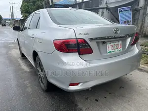 2009 Toyota Corolla LE Sedan - Silver