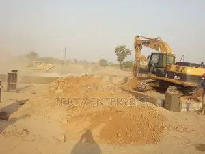 Distress Sale: Caterpillar Excavator, Grader, Payload