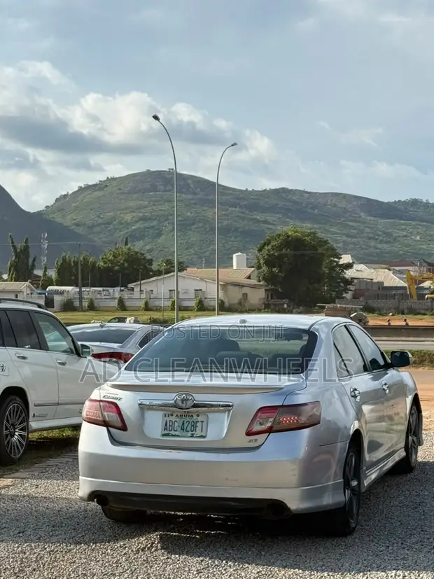 2011 Toyota Camry SE Sedan - 1