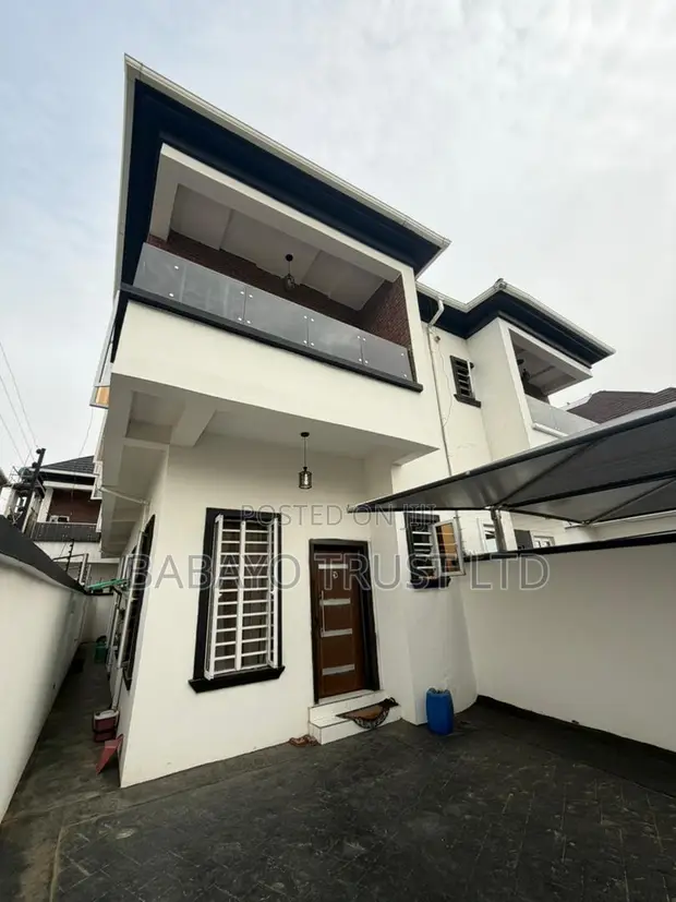 4-Bedroom Duplex don siyarwa a Ilaje/Lekki - 1