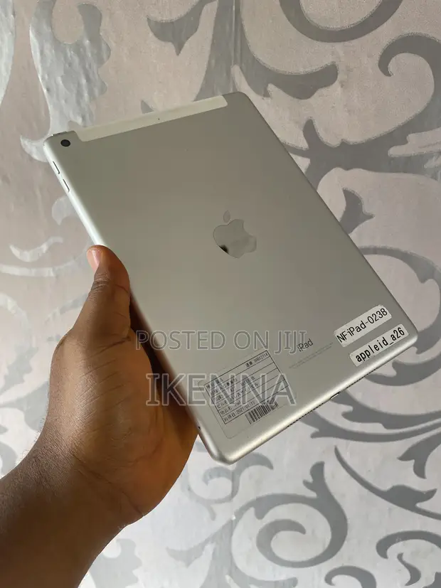 Apple iPad 9.7" (Tsara ta 5) 32GB Fari - 1