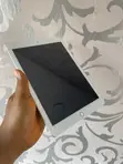 Apple iPad 9.7" (Tsara ta 5) 32GB Fari - 3