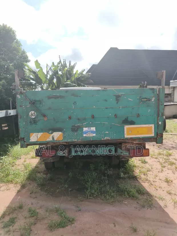 Mercedes-Benz 814 Rigid Truck - 6 Cylinder Manual - 1