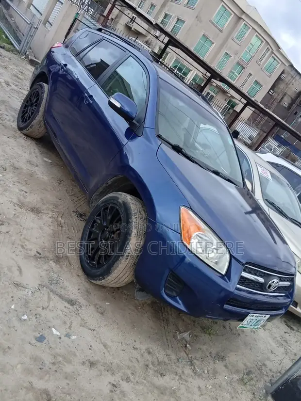 Toyota RAV4 2011 Blue - 1