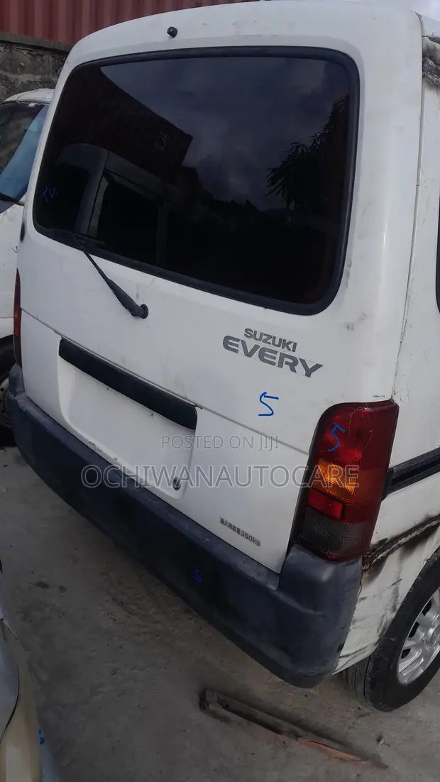 Suzuki Every 2000 Silver - 1