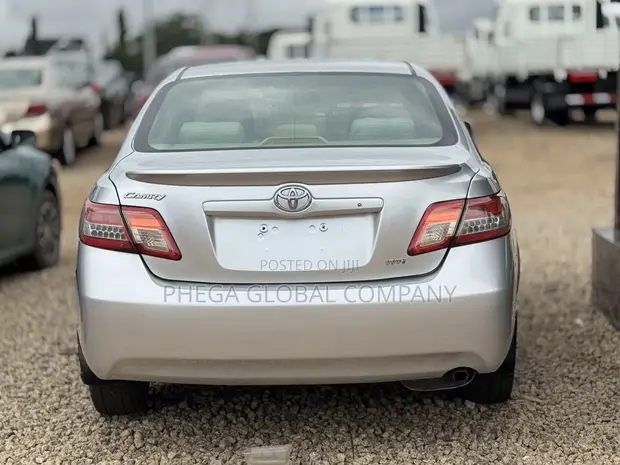 2008 Toyota Camry LE Facelifted to 2010 - 1