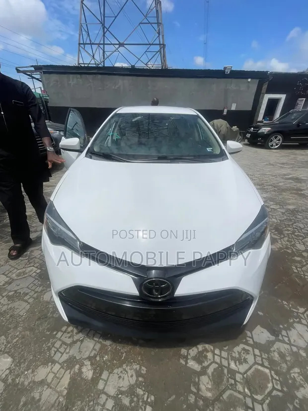 Toyota Corolla LE 2018 - 1