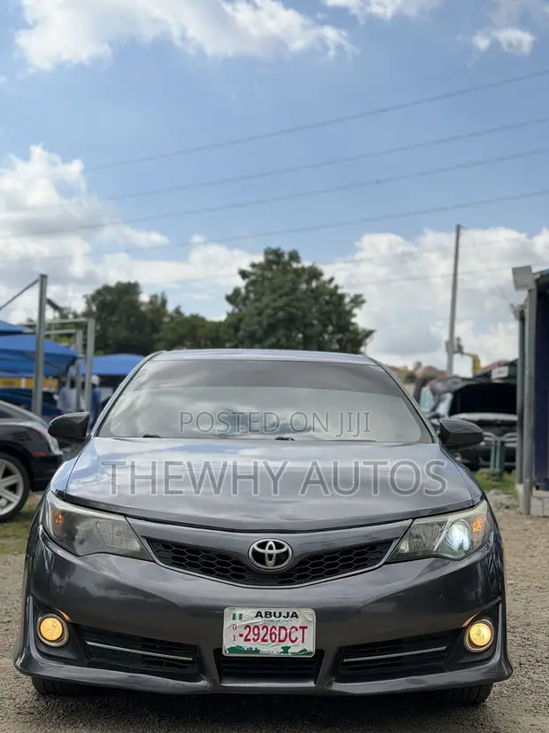 Toyota Camry SE Sedan 2012 - 1
