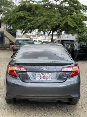 Toyota Camry SE Sedan 2012