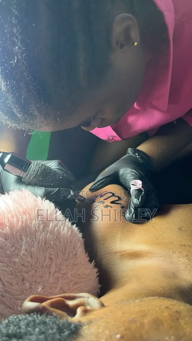 Shirley's Finesse: Fitar da Hakori, Braces, Tattoo da Sauran Sabis - 1