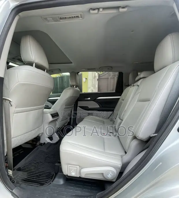 2018 Toyota Highlander Brown Foreign Used - 1
