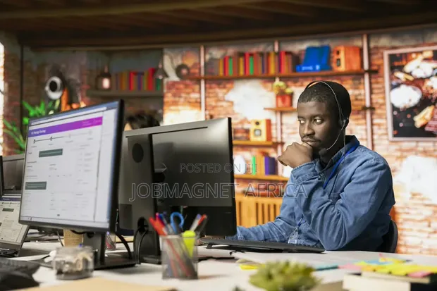 Ana Neman Manajan Yanar Gizo (Kwararren Shopify) a Abraham Adesanya - 1