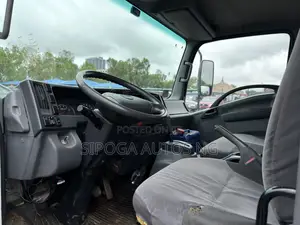 2014 Isuzu NPR Box Truck - Foreign Used
