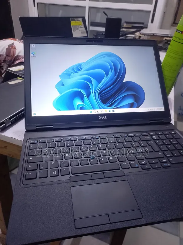 Dell Latitude 5591 Laptop - Intel Core i7, 512GB SSD - 1