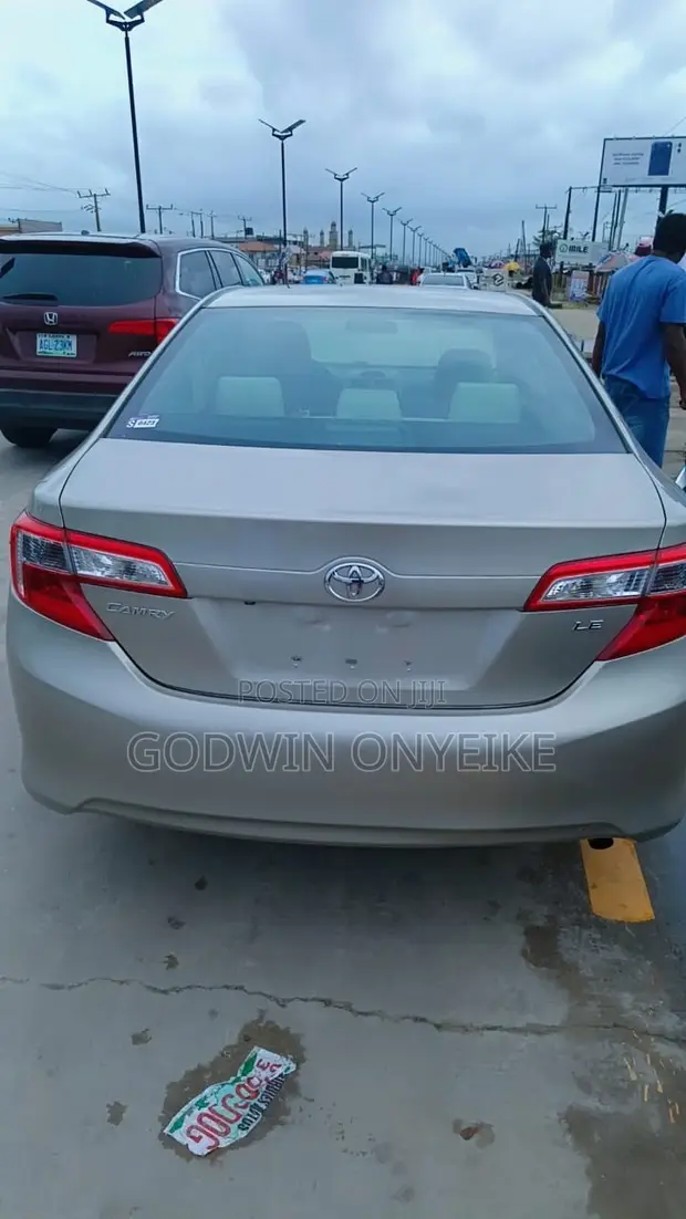 2014 Toyota Camry LE Sedan (Foreign Used) - 1