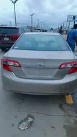 Toyota Camry LE Sedan 2014 (Wanda Aka Yi Amfani Dashi A Kasashen Waje) - 1
