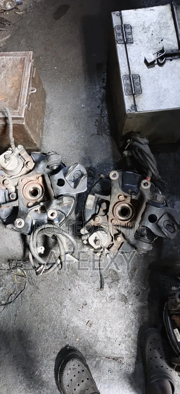 Toyota RAV4 2008 Complete 4WD Rear Hub (Used) - 1