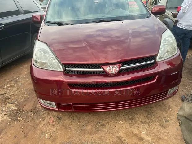 Toyota Sienna XLE 2006 Red - 1