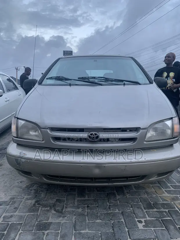 Toyota Sienna 2002 Gold - 1
