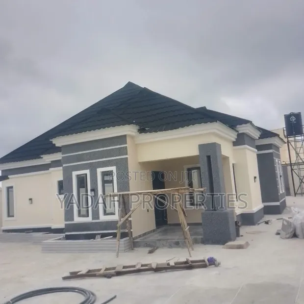 Furnished 3-Bedroom Bungalow for Sale in Brigter, Minna - 1