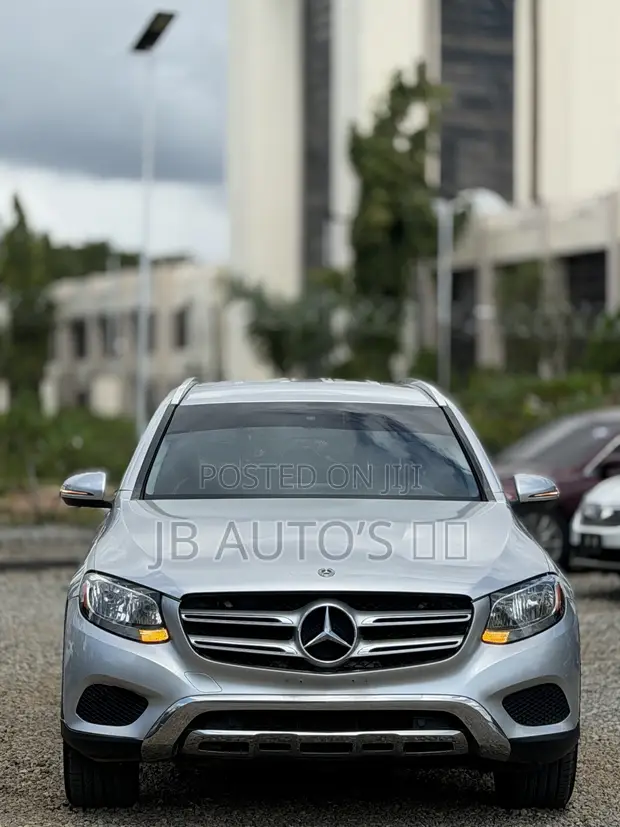 Mercedes-Benz GLC300 2017 Silver - 1