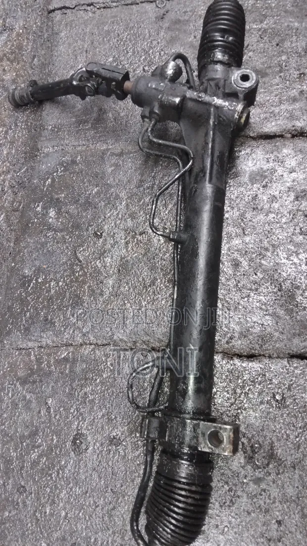 Used Toyota Sienna Steering Rack (2002 Model) - 1