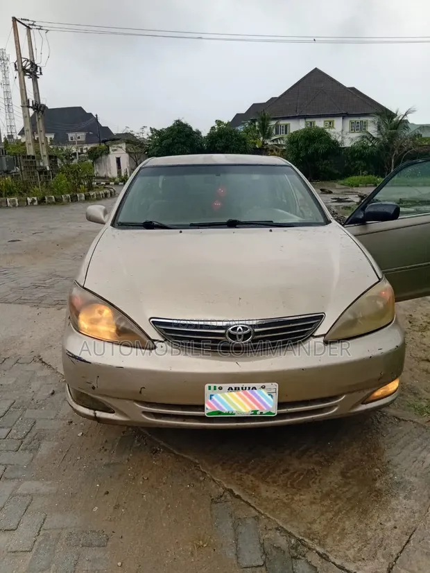 Toyota Camry 2004 Gold - 1