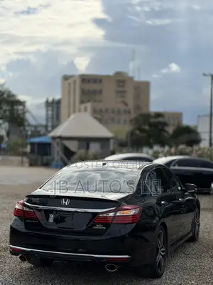 2017 Honda Accord Touring V6 Sedan - Wadda Akawo