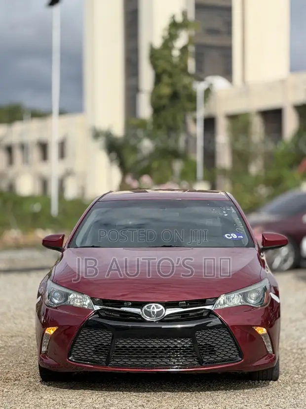 2016 Toyota Camry XSE Red - 1