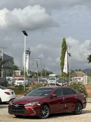 2016 Toyota Camry XSE Red