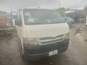 Toyota HiAce 2005 Fari