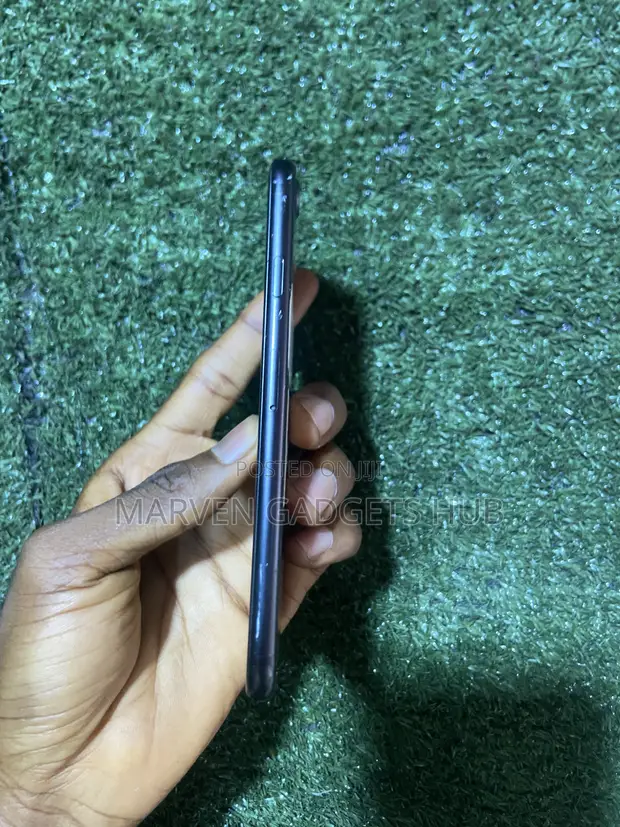 Apple iPhone 7 128GB Black - 1