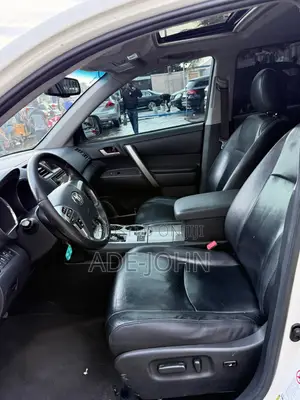 2013 Toyota Highlander SE 3.5L 4WD Fari