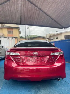 2014 Toyota Camry SE Jaja