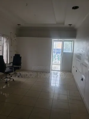 Siyarwa: 44sqm Shago mai Nuni da Gilashi, Lekki Phase 1