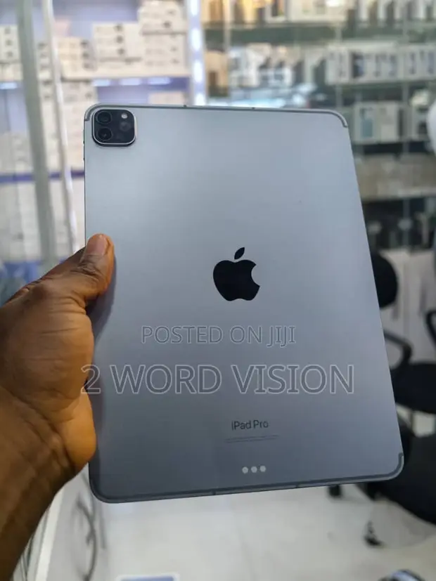Apple iPad Pro 12.9 (2022) 256GB Gray - 1
