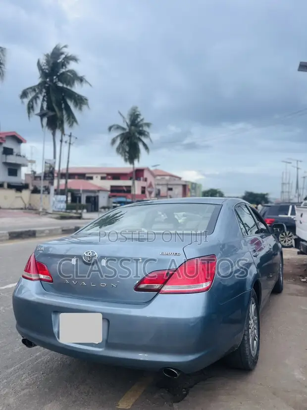Toyota Avalon 2006 Blue - 1