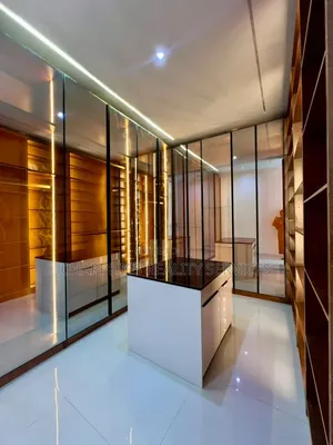 5 Bedroom Detached Duplex da Elevator a Chevron