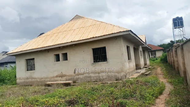 2-Bedroom Block of Flats for Sale in Noblecity Tanke, Ilorin South - 1