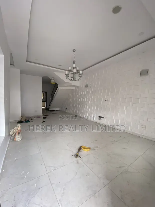 4 Bedroom Duplex don haya a Empire Estate, Chevron - 1