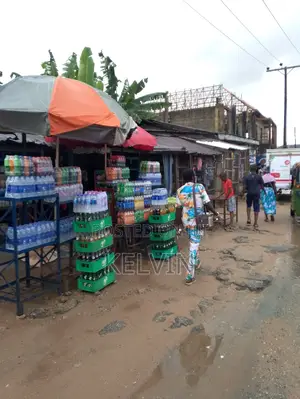 Filin Kasuwanci tare da Shaguna 7 a Ogbor Hill Junction, Aba
