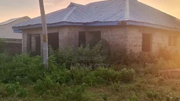 3-Bedroom Uncompleted Bungalow in Osin Alagbako, Ilorin South - 1