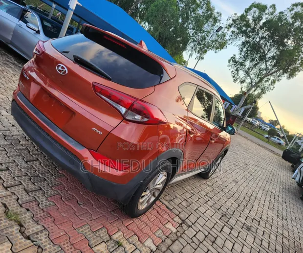Hyundai Tucson 2017 Red - 1